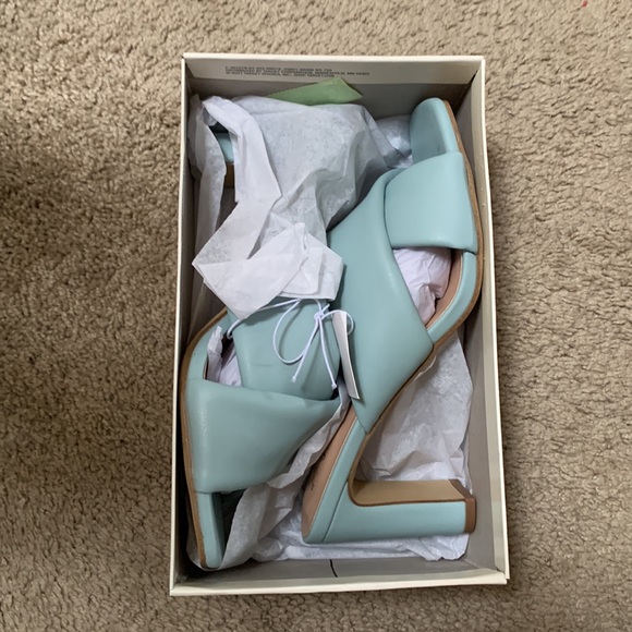 NWT Mule Heel - Picture 2 of 5